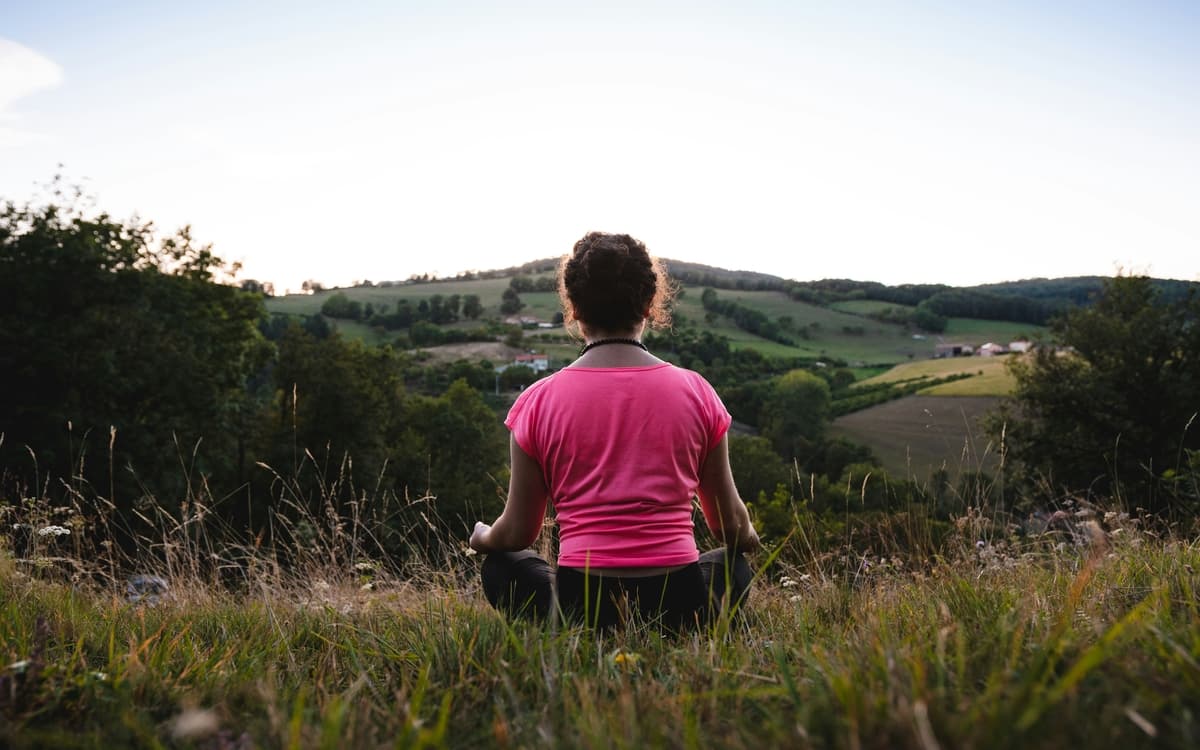 Méditation dans la nature