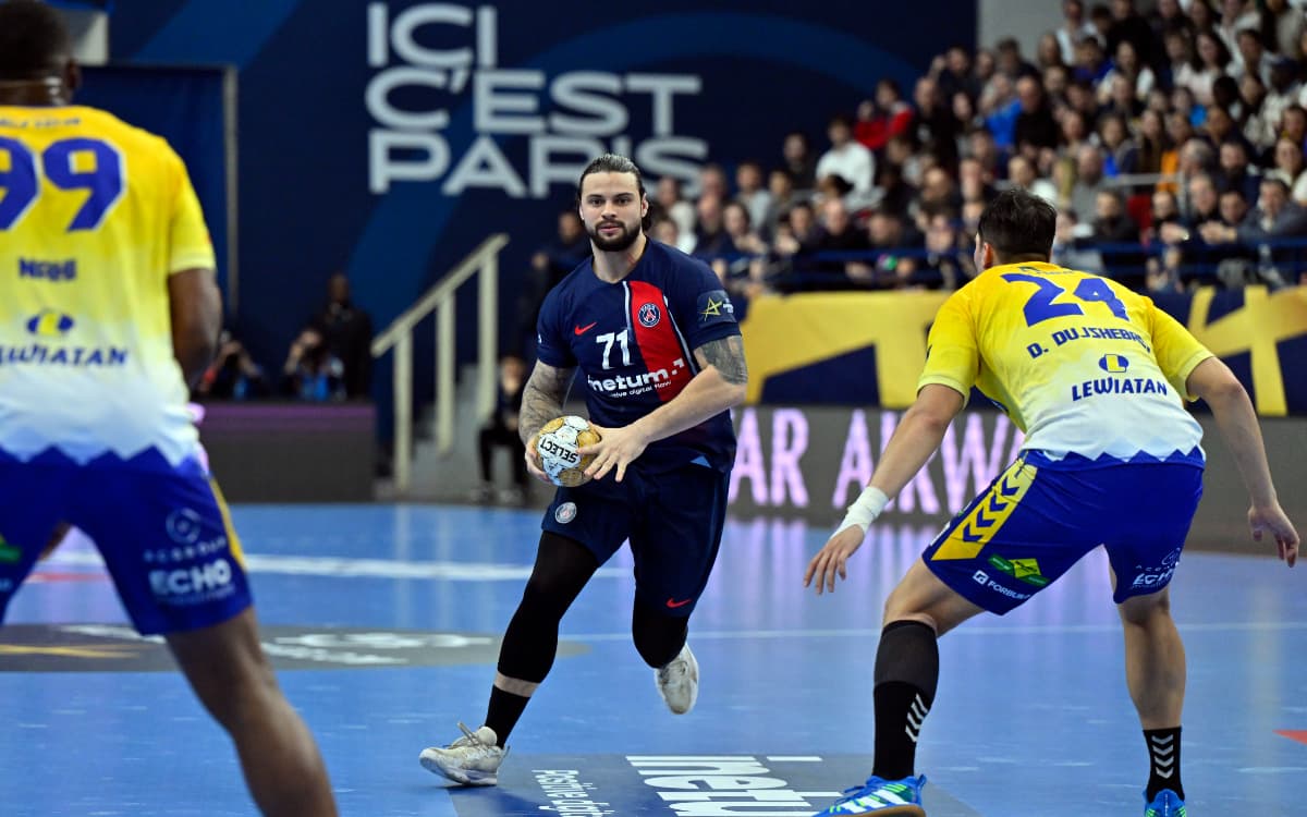 Elohim Prandi du Paris Saint-Germain durant un match de la ligue des champions de handball masculin opposant le Paris Saint-Germain au club Industria Kielce au stade Pierre de Coubertin le février, 2024 à Paris.