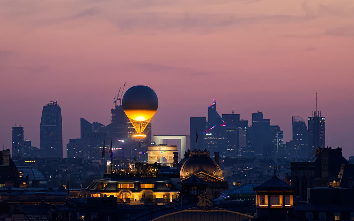 La vasque dans le ciel parisien