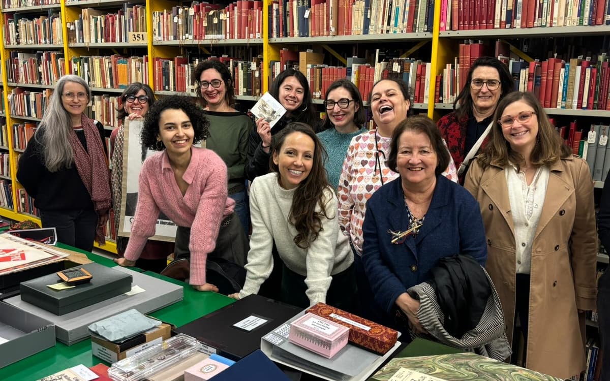 Le club "Parcours Féministes" après une visite de la bibliothèque en février 2026
