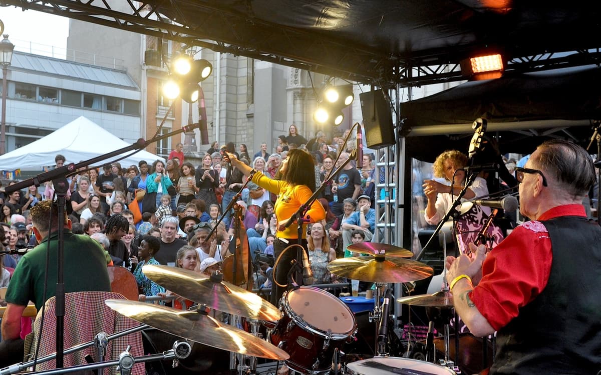 Les Belleville Birds en 2024 sur la scène des Marches (Photo Michel Bertrou)