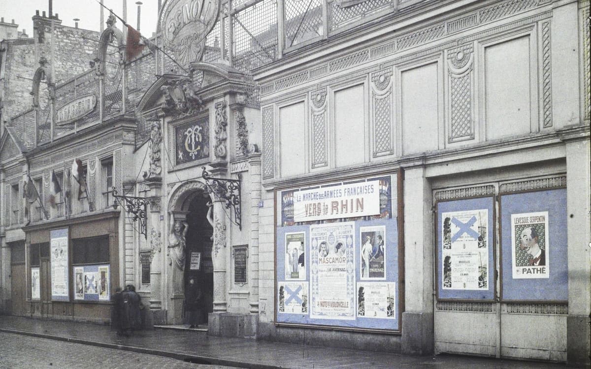 Tivoli-Cinéma, 14, rue de la Douane (devenue Léon-Jouhaux), autochrome d’Auguste Léon, 1918