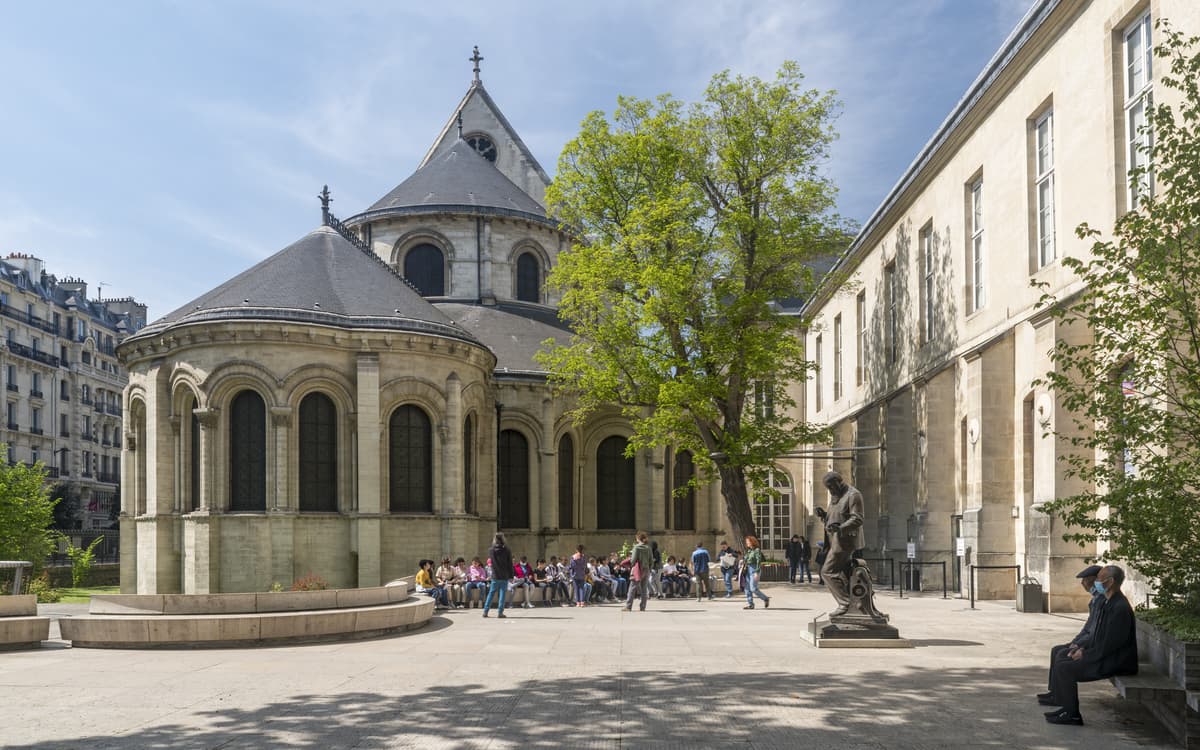 Parvis et entrée du MuAM - Musée des Arts et Métiers