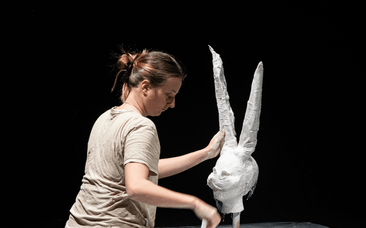 Fragments #14 : Noires Sœurs, chronique d’une famille décomposée / La Chasse au lapin