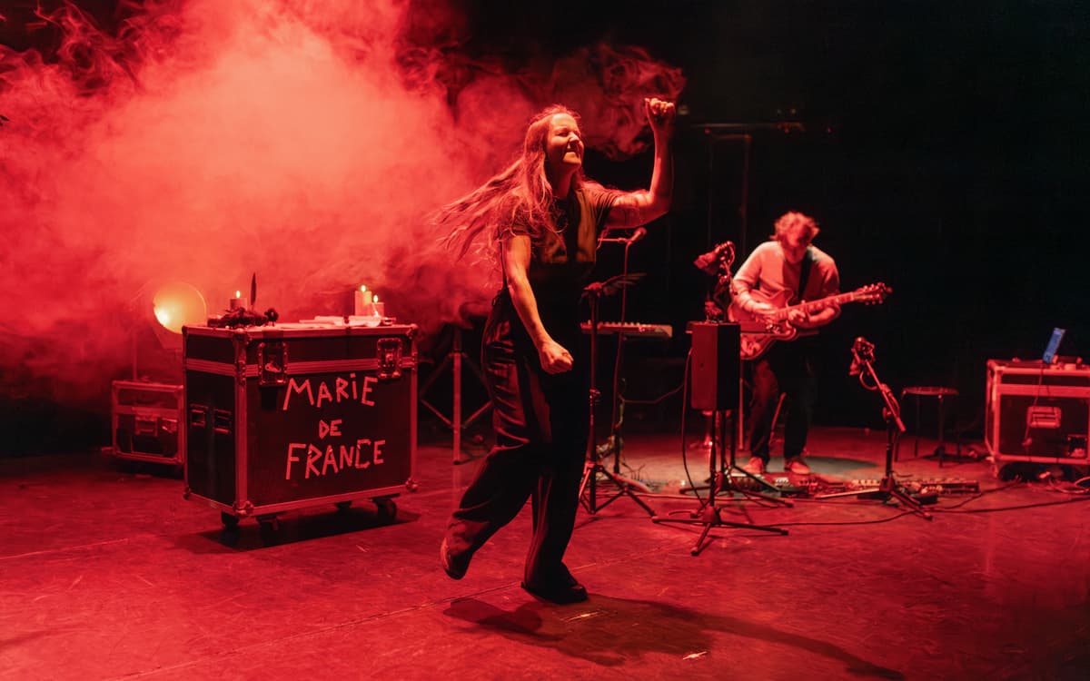 Théâtre musical en LSF et en français : Les Fables de Marie de France