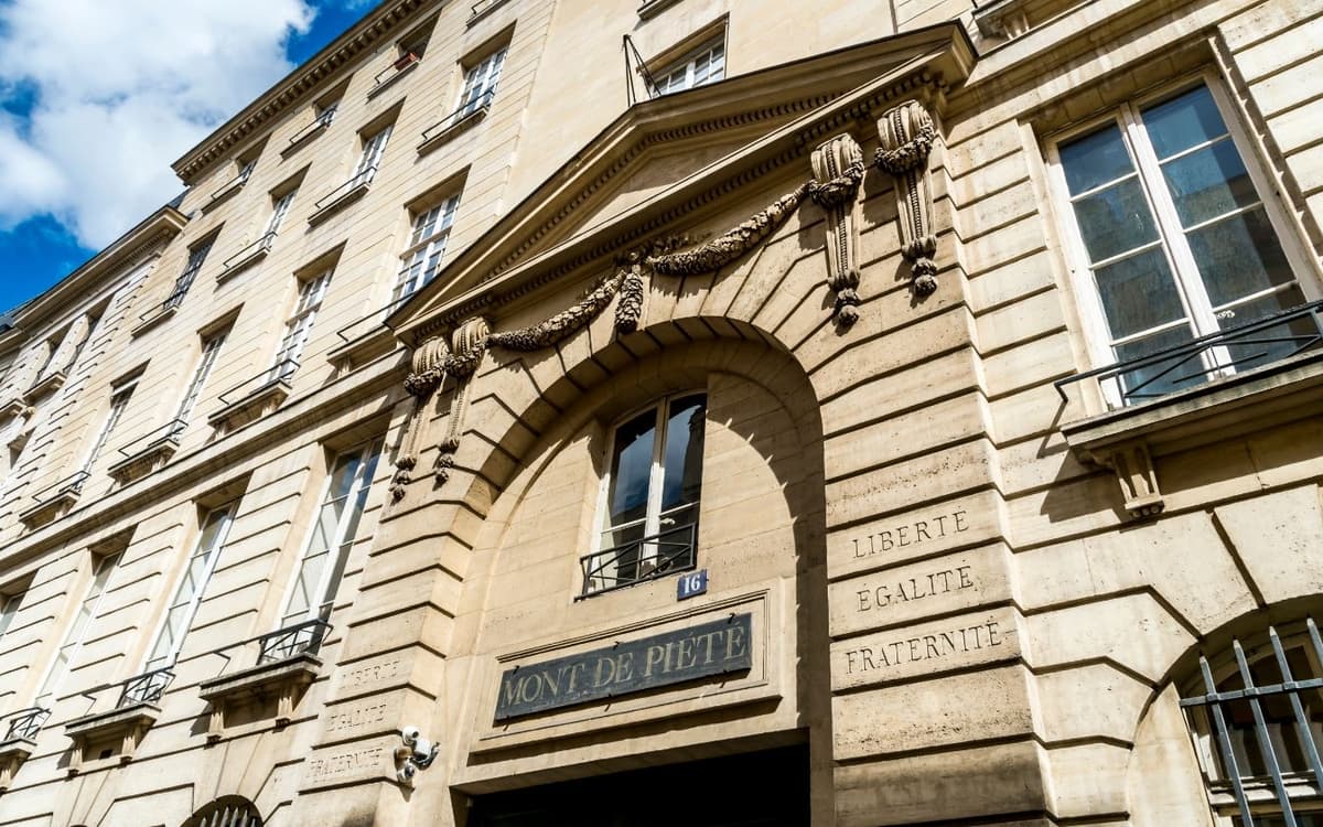 Façade du Crédit Municipal de Paris, 16 rue des Blancs-Manteaux
