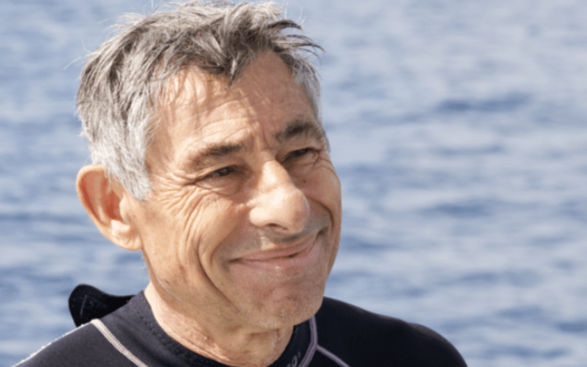 Photo de François Sarano docteur en océanographie, plongeur professionnel