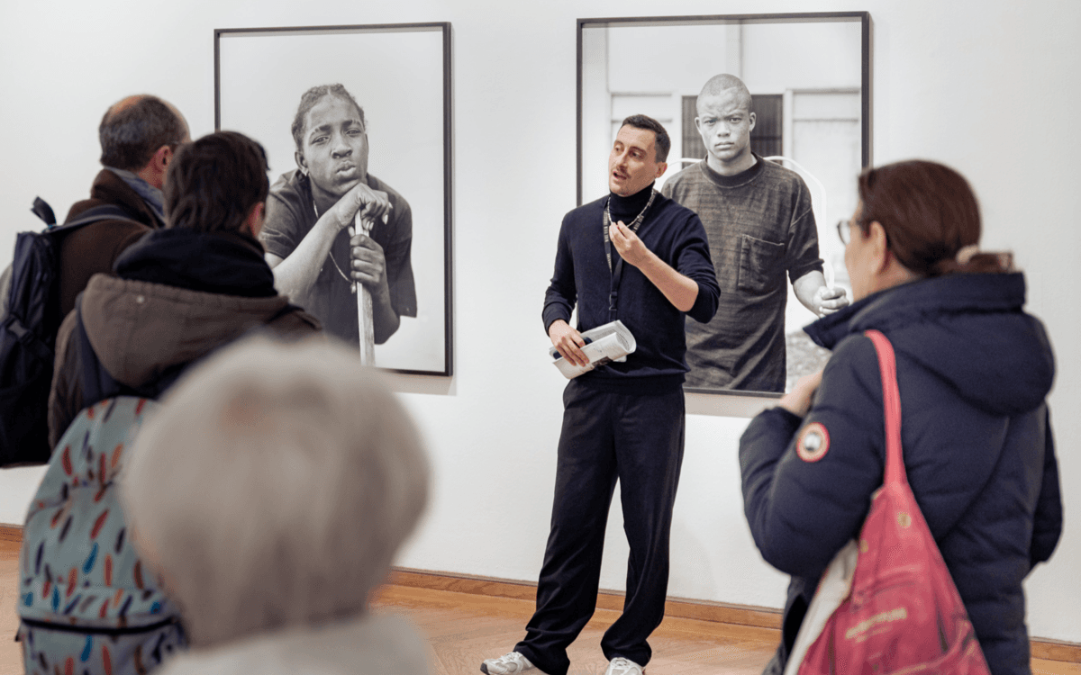 Visite guidée des expositions « La photographie en toutes lettres » et « Camille Vivier »