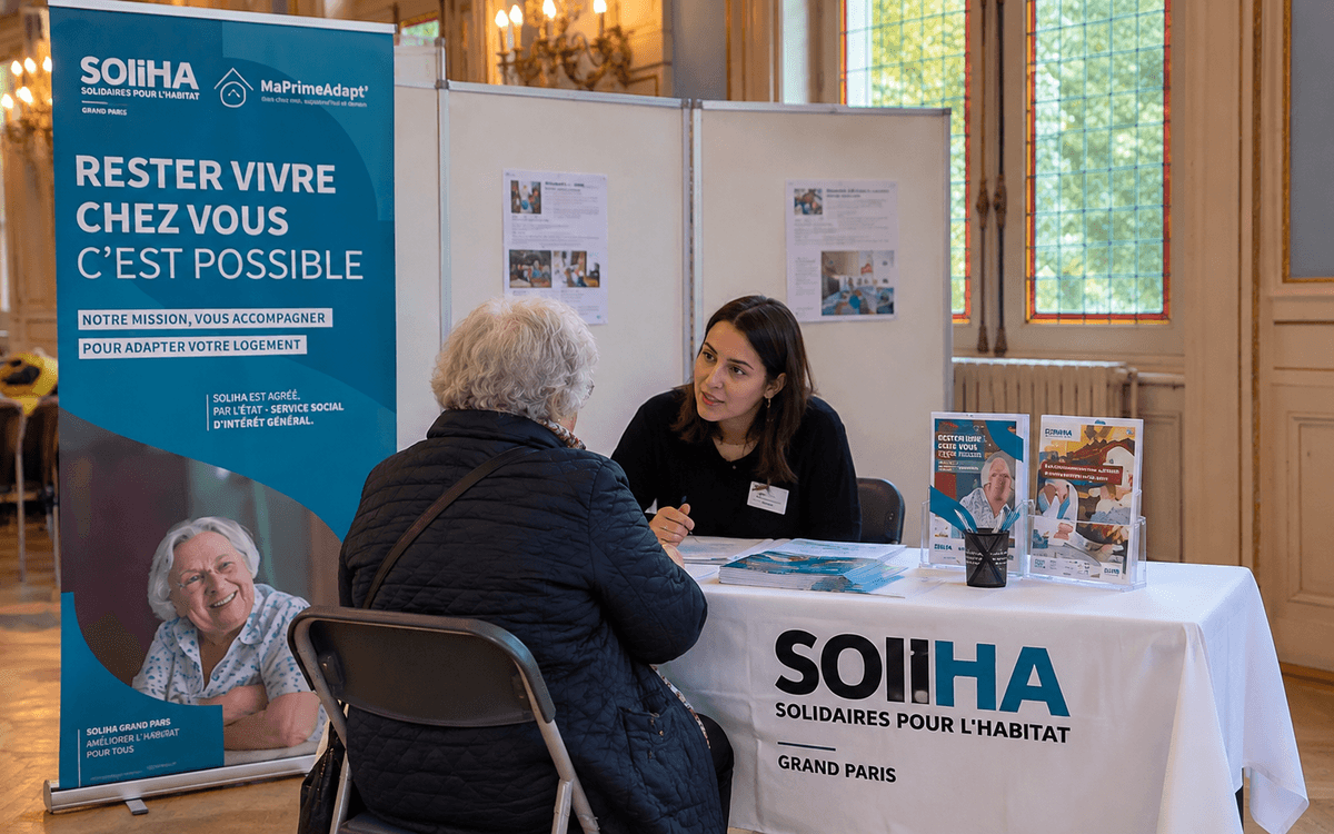 SOLIHA Grand Paris à la rencontre des seniors pour les informer et les conseiller sur l’adaptation de leur logement.