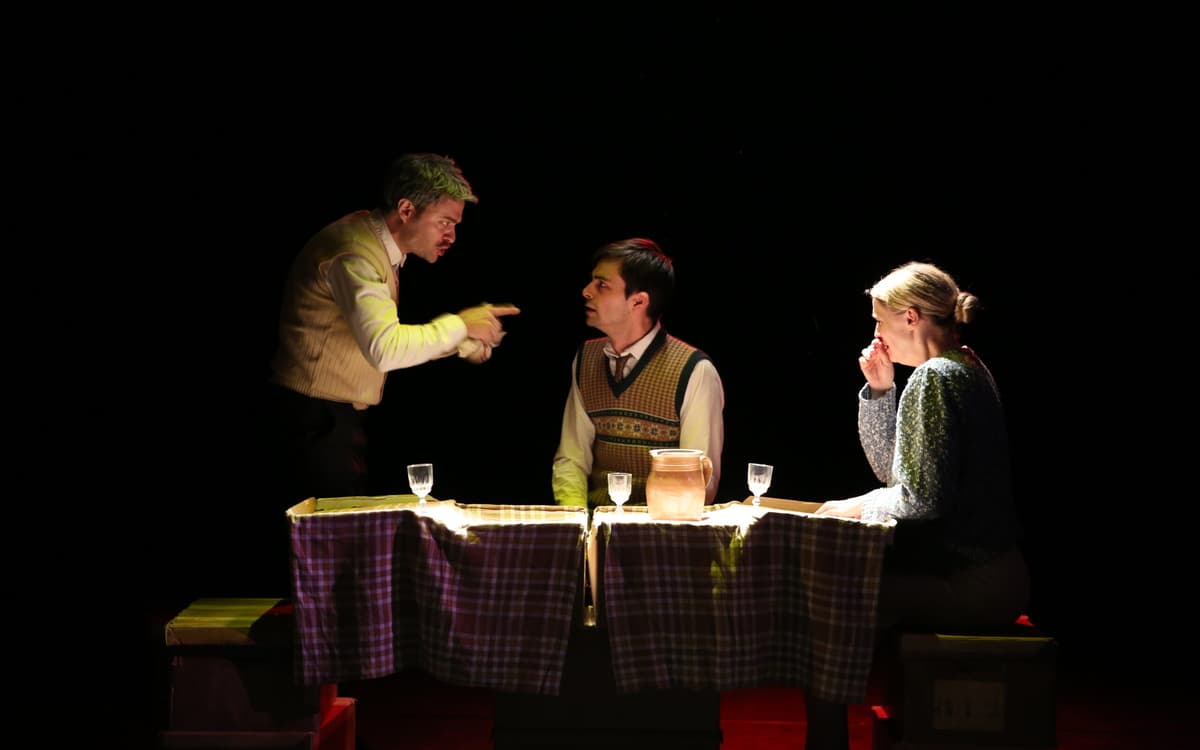 Pièce de théâtre « Le Secret des Ombres »